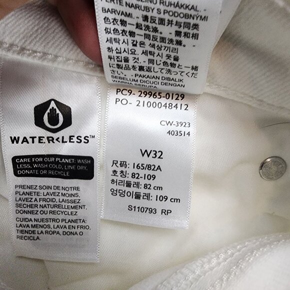 Levi's Shorts Womens 32 White Stretch Mid Rise Mid Length Denim Jean - Picture 10 of 11